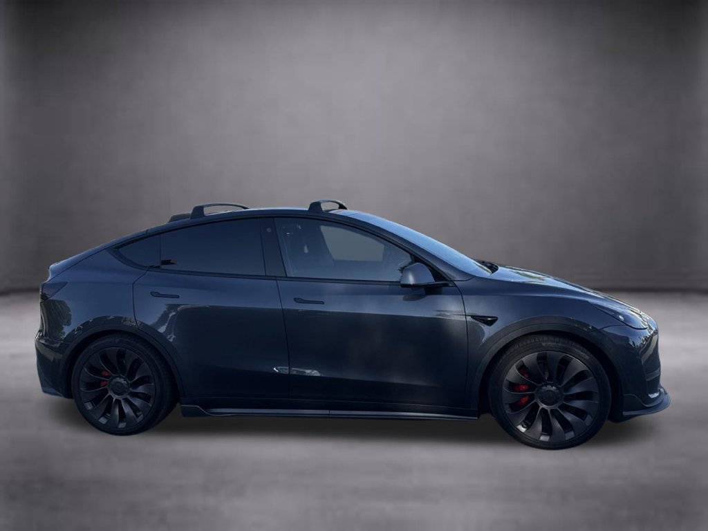 Used 2022 Tesla Model Y Performance AWD/4WD image 3