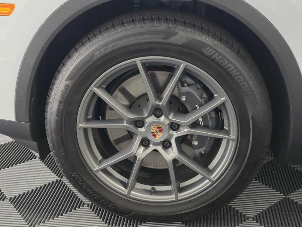Certified 2026 Porsche Cayenne AWD/4WD image 37