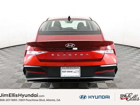 Certified 2025 Hyundai Elantra SEL image 7