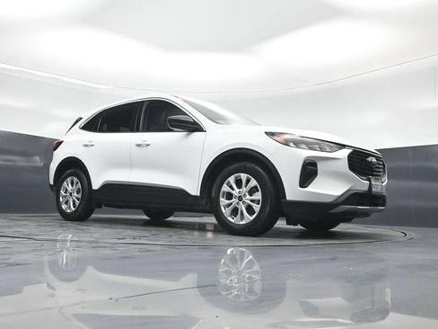 Certified 2023 Ford Escape Active FWD image 3
