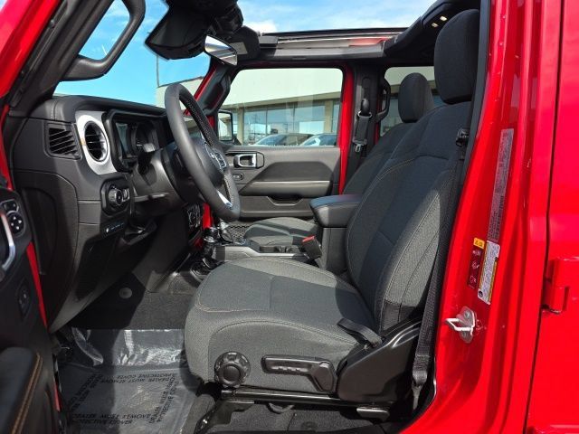 Used 2025 Jeep Wrangler Unlimited Sahara w/ Safety Group AWD/4WD image 17