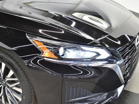 Used 2025 Nissan Altima 2.5 SV FWD image 31