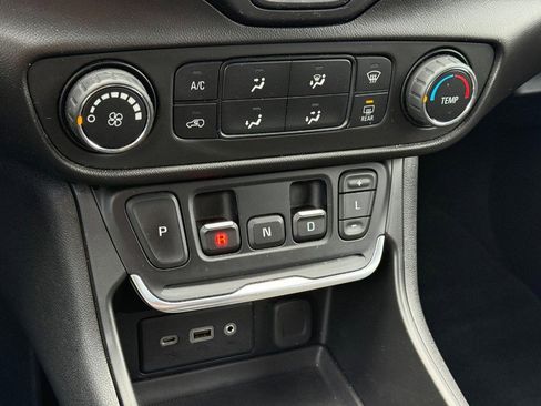 Used 2019 GMC Terrain SLE image 18