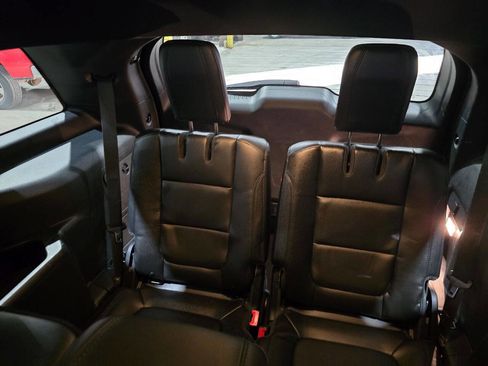 Used 2018 Ford Explorer XLT w/ Equipment Group 202A image 28