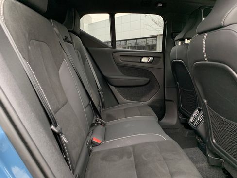 Used 2025 Volvo XC40 B5 Plus image 33