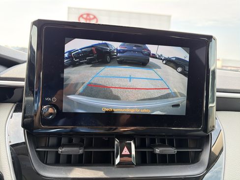 Used 2025 Toyota Corolla LE w/ LE Premium Package FWD image 18