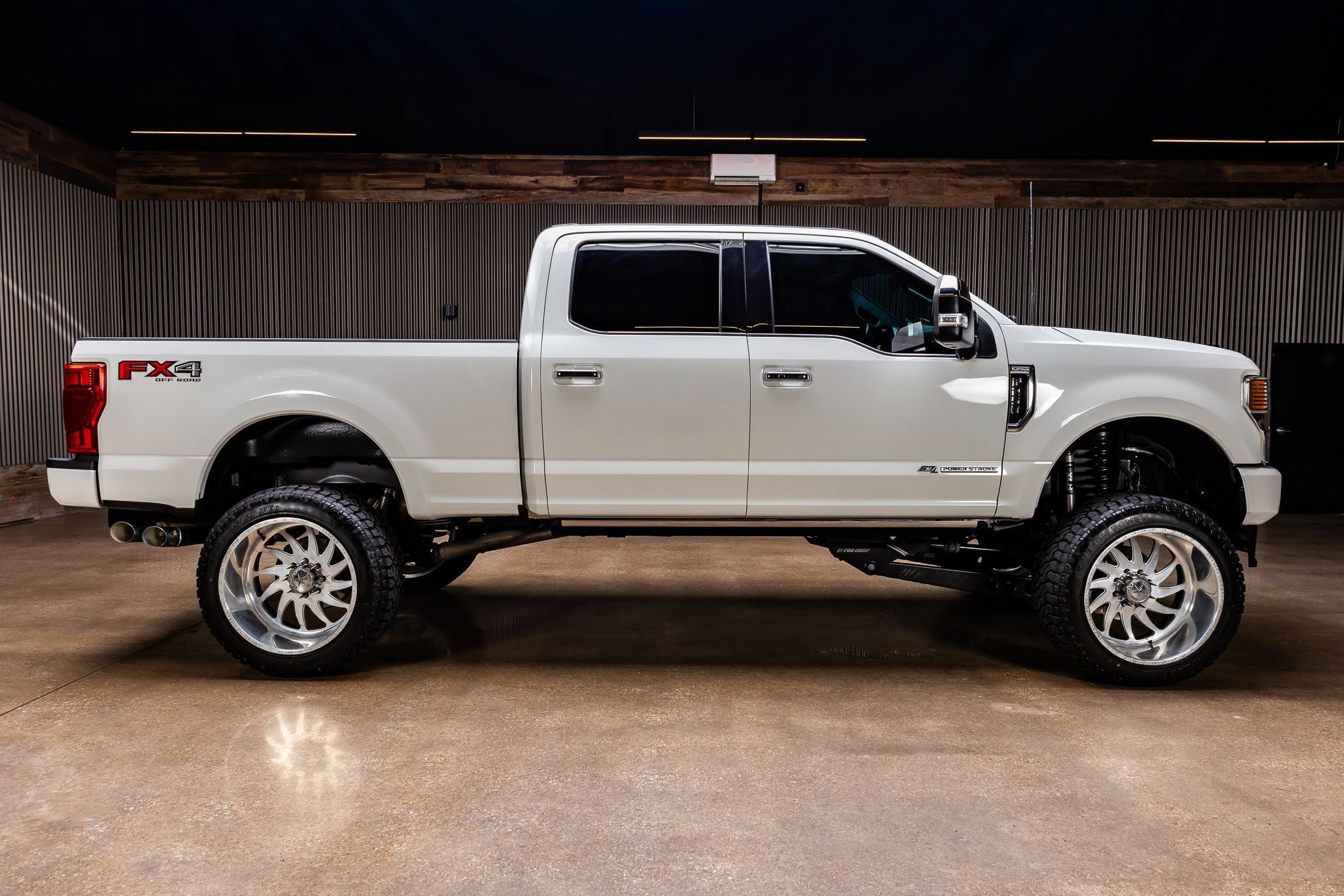 Used 2022 Ford F250 Platinum w/ FX4 Off-Road Package AWD/4WD image 10