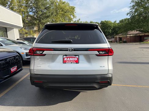 Used 2024 Toyota Grand Highlander AWD image 9