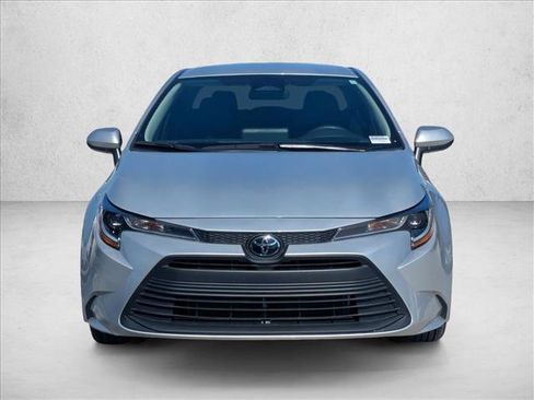 Used 2024 Toyota Corolla LE FWD image 2