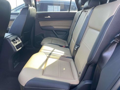 Certified 2021 Volkswagen Atlas Cross Sport SE w/ Panoramic Sunroof Package FWD image 13