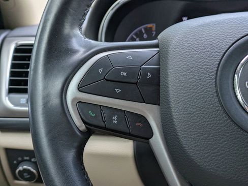 Used 2022 Jeep Grand Cherokee Laredo E image 24