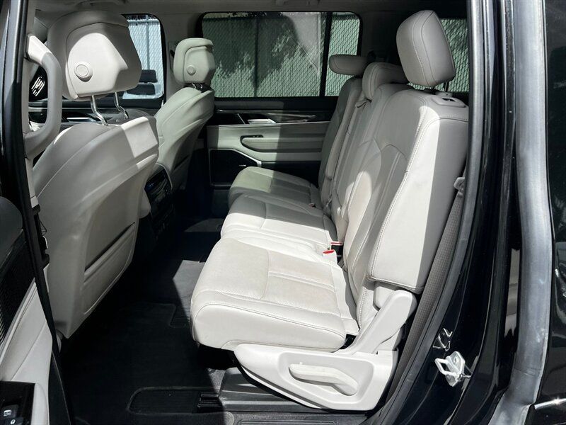 Used 2022 Jeep Wagoneer Series II w/ Premium Group I AWD/4WD image 21