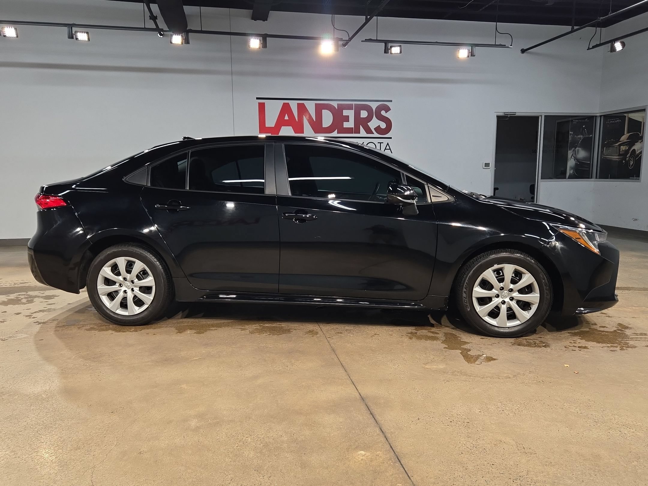 Used 2024 Toyota Corolla LE FWD image 8