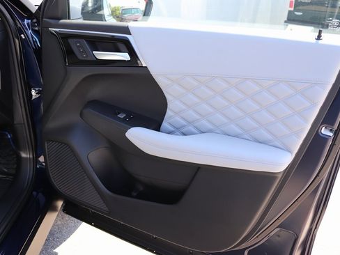 New 2025 Mitsubishi Outlander SEL image 13