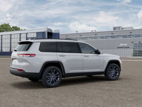 New 2026 Jeep Grand Cherokee L Limited AWD/4WD image 2