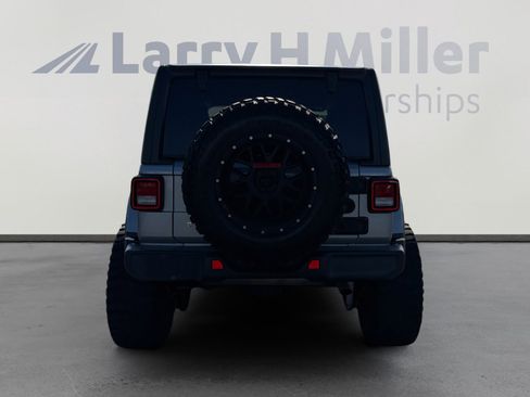 Used 2018 Jeep Wrangler Unlimited Sahara w/ Uconnect 4C Nav & Sound Group AWD/4WD image 4