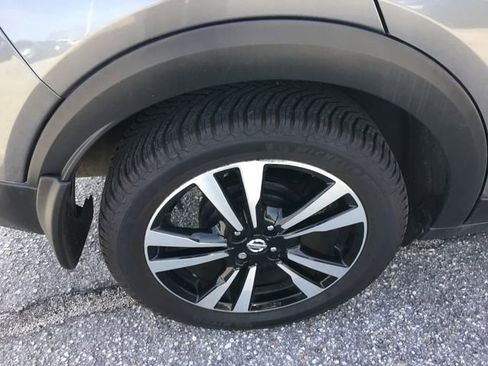 Used 2018 Nissan Kicks SV image 14