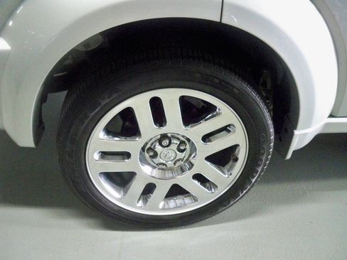 Used 2009 Dodge Nitro R/T image 9