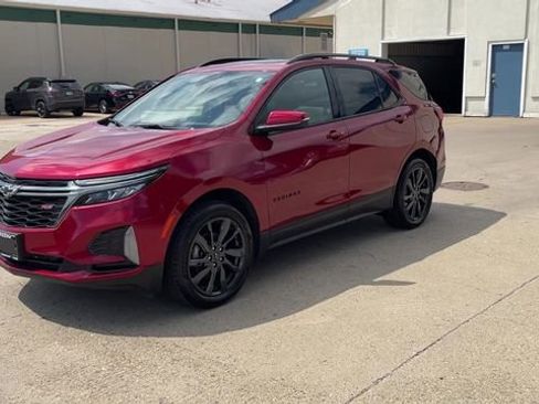 Used 2023 Chevrolet Equinox RS w/ RS Leather Package image 4