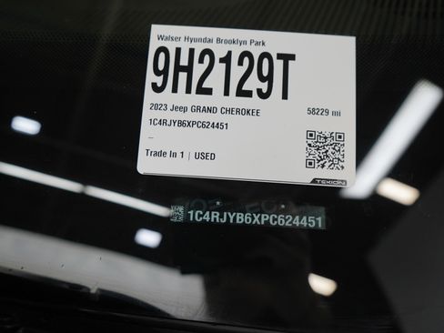 Used 2023 Jeep Grand Cherokee 4WD 4xe image 32