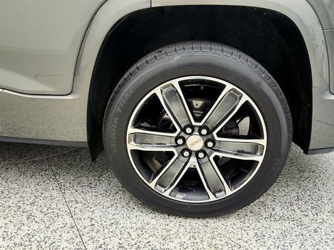 Used 2017 GMC Acadia Denali w/ Technology Package FWD image 9