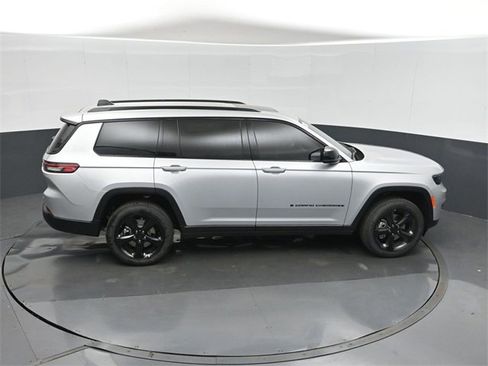 New 2025 Jeep Grand Cherokee L Altitude image 33