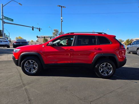 Used 2019 Jeep Cherokee Trailhawk image 3