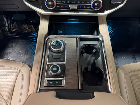 Certified 2024 Ford Expedition Limited image 27