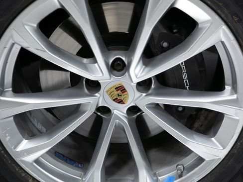 Certified 2024 Porsche Macan AWD/4WD image 11