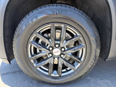 Used 2018 GMC Acadia SLT AWD/4WD image 10