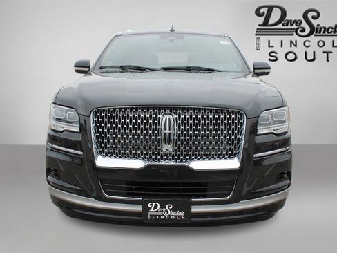 Used 2023 Lincoln Navigator Reserve image 2