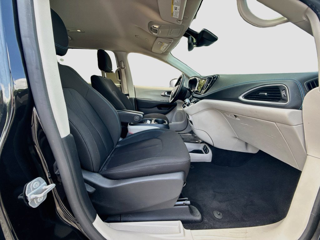 Used 2021 Chrysler Pacifica Touring FWD image 30