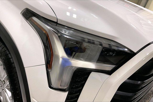Used 2022 Toyota Tundra SR5 w/ SR5 Convenience Package AWD/4WD image 28