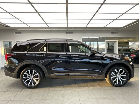 New 2026 Ford Explorer ST-Line image 4