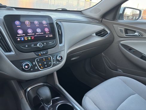 Used 2022 Chevrolet Malibu LT image 23