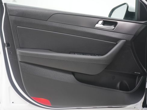 Used 2016 Hyundai Sonata Sport w/ Option Group 03 FWD image 13