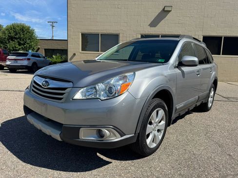 Used 2011 Subaru Outback 2.5i Limited AWD/4WD image 3