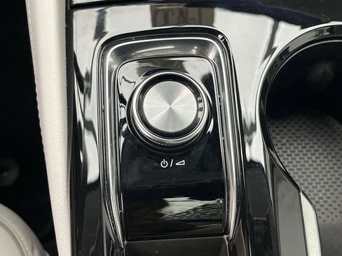 Certified 2025 Buick Envision Avenir AWD/4WD image 18