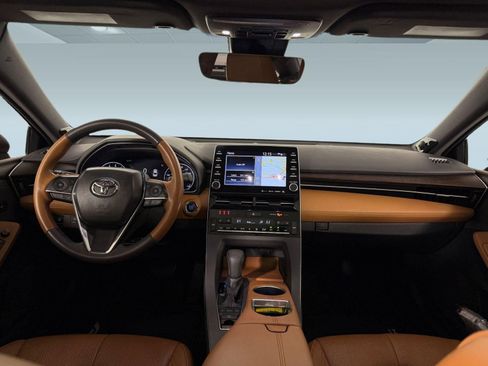 Used 2019 Toyota Avalon Limited image 14