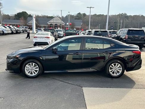 Used 2026 Toyota Camry LE w/ Convenience Package image 6