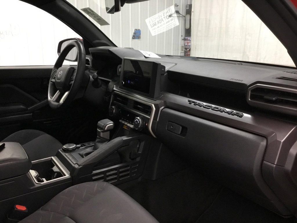 Used 2025 Toyota Tacoma SR5 w/ SR5 Upgrade Package AWD/4WD image 44