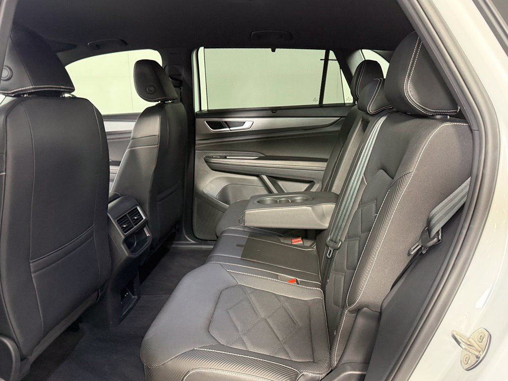 Used 2026 Volkswagen Atlas Cross Sport SE FWD image 16