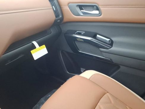 New 2026 Nissan Pathfinder Platinum image 23