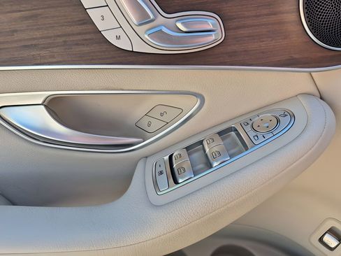 Used 2022 Mercedes-Benz GLC 300 4MATIC w/ Driver Assistance Package image 28