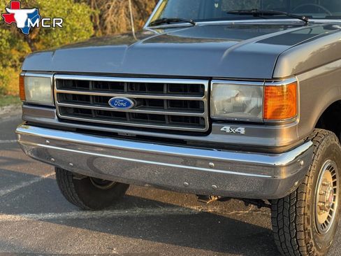 Used 1989 Ford F250 XL 2dr 4WD Standard Cab LB image 16