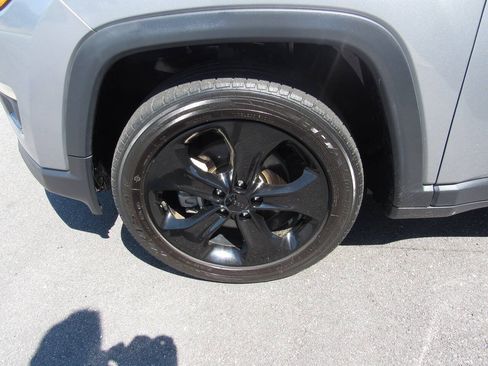 Used 2018 Jeep Compass Latitude w/ Popular Equipment Group FWD image 10