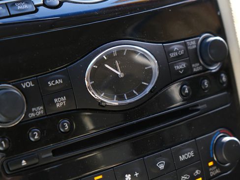 Used 2013 INFINITI FX37 FX37 Sport Utility 4D w/ Premium Pkg image 32