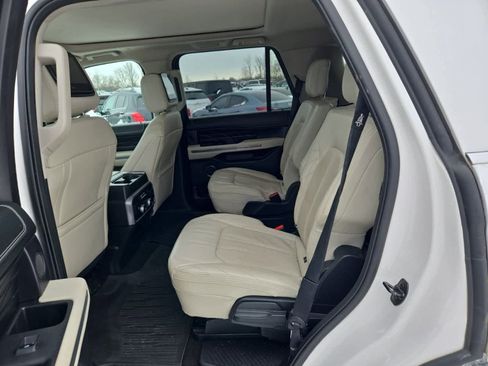 Used 2018 Ford Expedition Platinum image 11