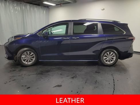 Used 2024 Toyota Sienna XLE AWD/4WD image 5