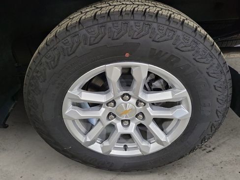 Used 2025 Chevrolet Silverado 1500 LT AWD/4WD image 10